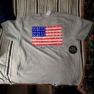 BNWT RealTree Fishing American flag shirt
